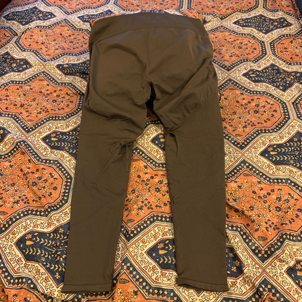 Fabletics Leggings In A Grayish/Mauve Color Sz L - image 1